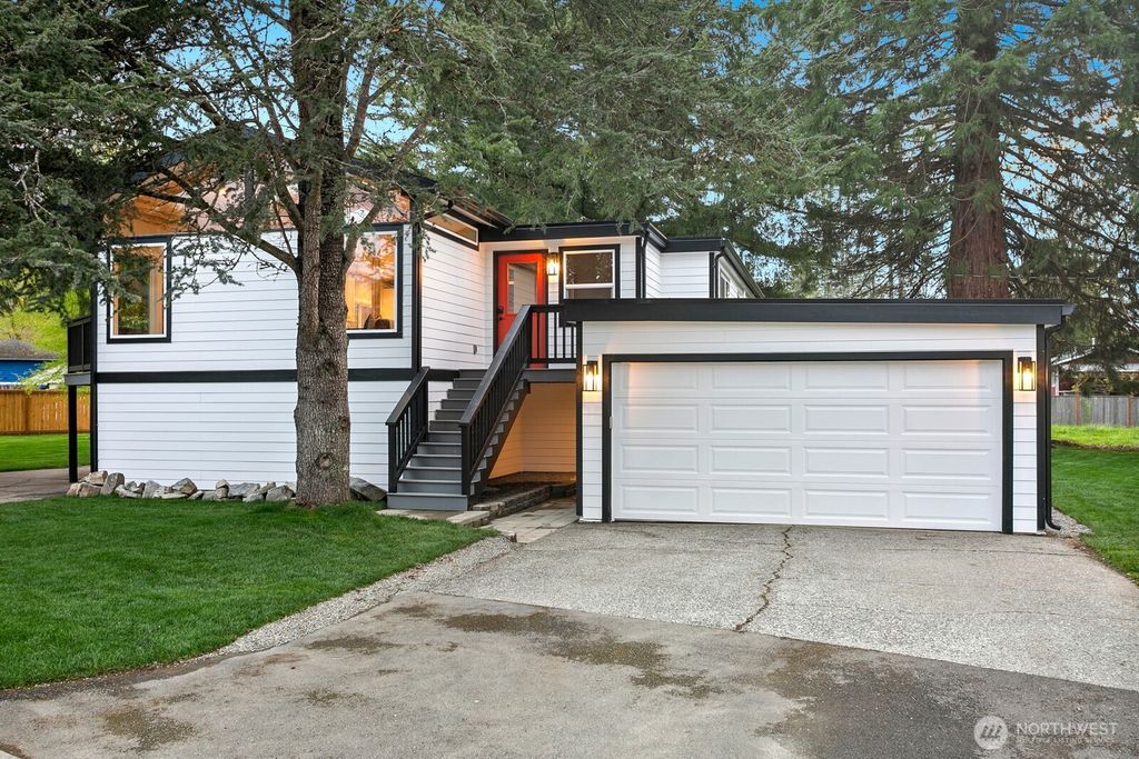 Photo of 7611 Harding Place SE, Snoqualmie, WA 98065 (MLS # 2360138)