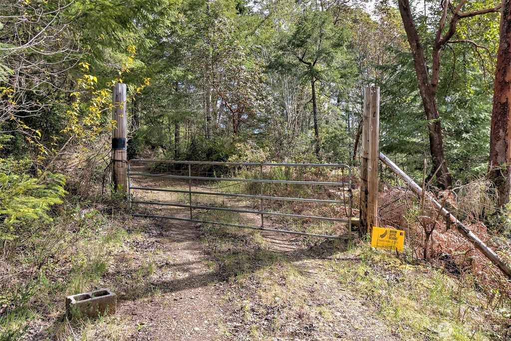 Photo of 100 E Skyview Drive, Union, WA 98592 (MLS # 2510530)