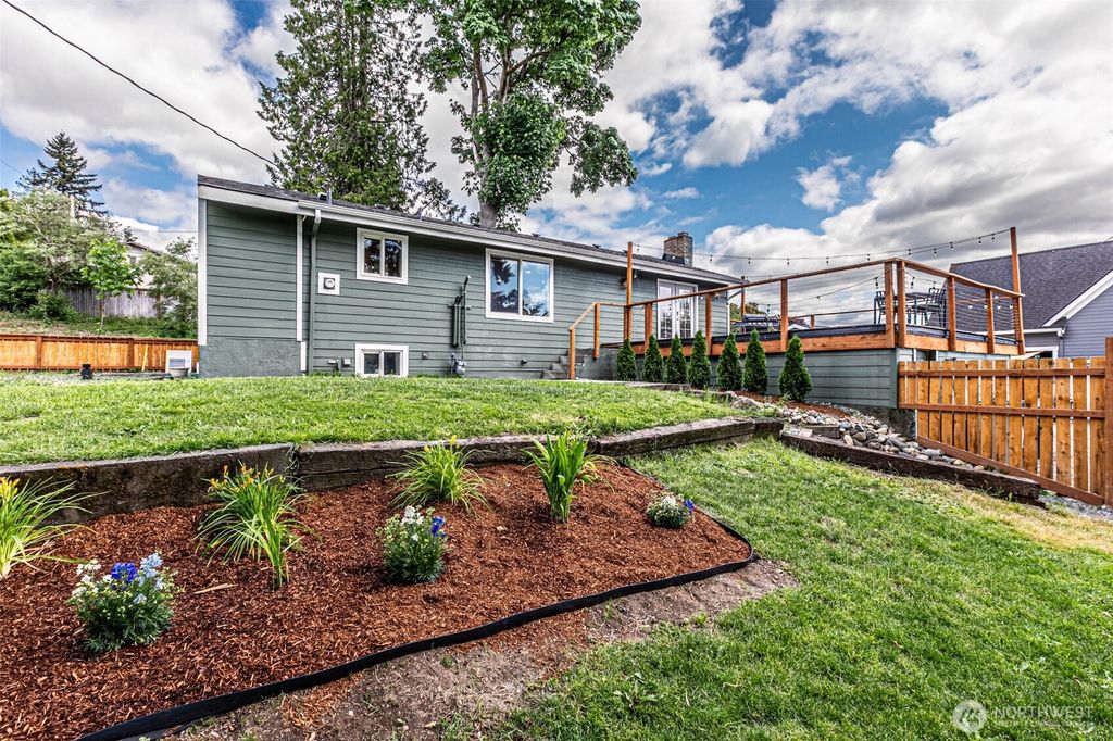 Photo of 469 Hoquiam Avenue NE, Renton, WA 98059 (MLS # 2387136)