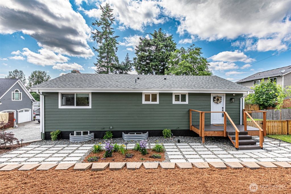 Photo of 469 Hoquiam Avenue NE, Renton, WA 98059 (MLS # 2387136)