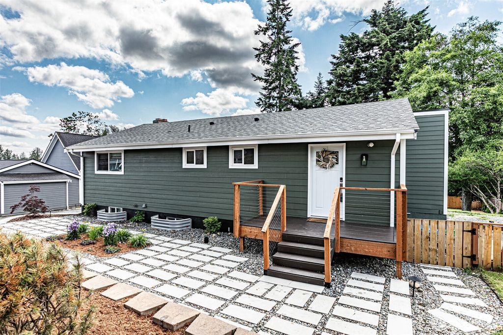 Photo of 469 Hoquiam Avenue NE, Renton, WA 98059 (MLS # 2387136)