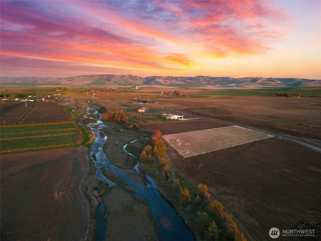 Photo of 401 Healey Drive, Walla Walla, WA 99362 (MLS # 2502818)