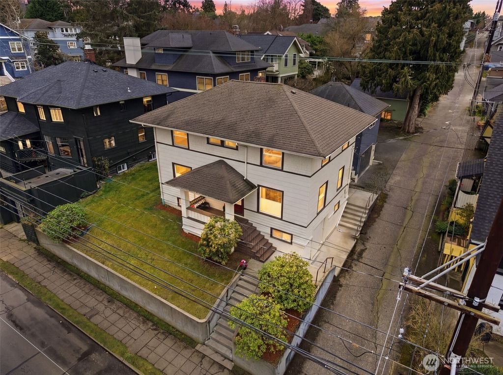 Photo of 209 W McGraw Street, Seattle, WA 98119 (MLS # 2486355)