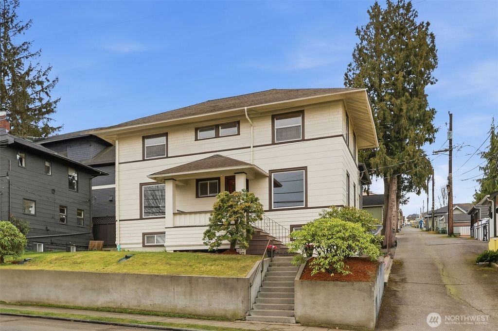 Photo of 209 W McGraw Street, Seattle, WA 98119 (MLS # 2486355)