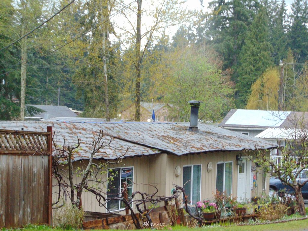 Photo of 12422 8th Drive SE, Everett, WA 98208 (MLS # 1920980)