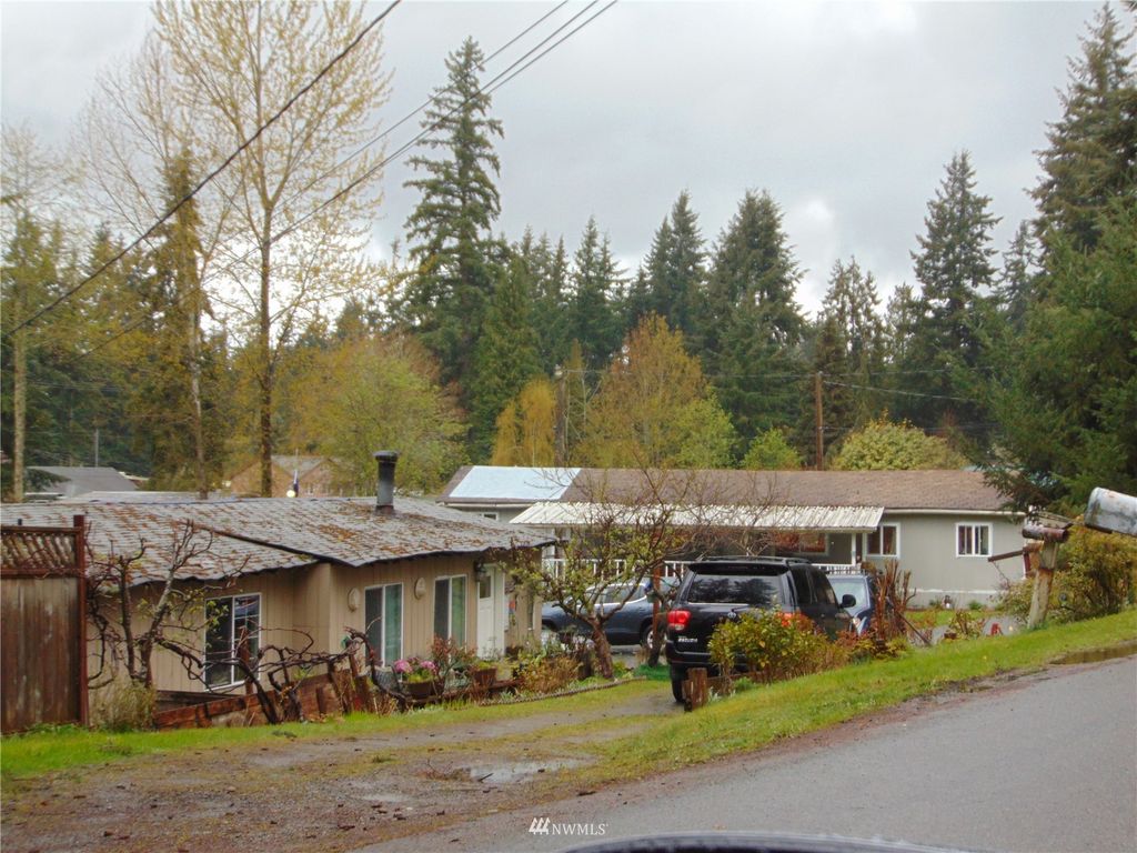 Photo of 12422 8th Drive SE, Everett, WA 98208 (MLS # 1920980)