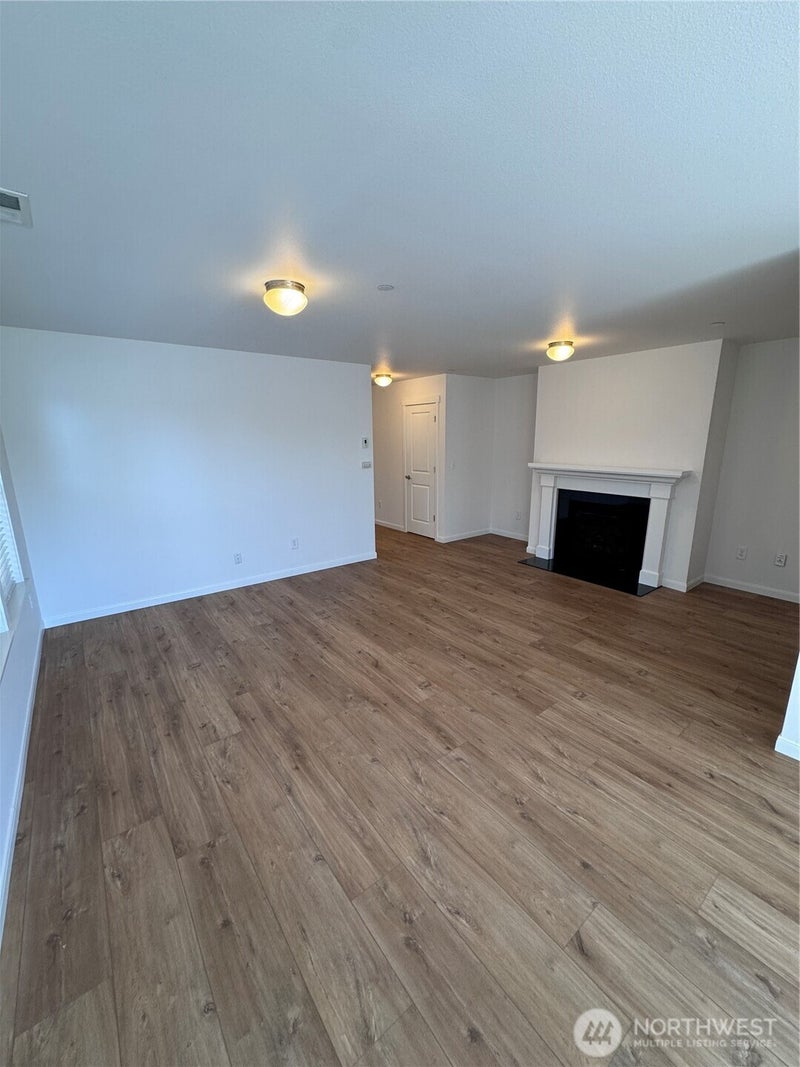1171 Swan Loop