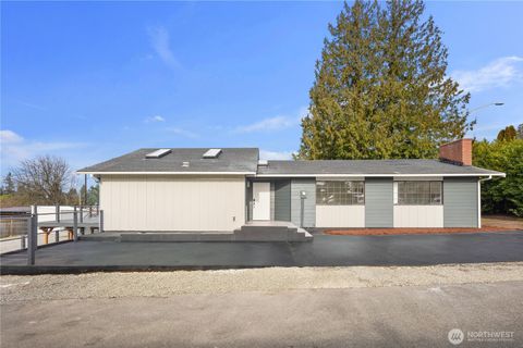 Photo of 1717 NE Edmonds Ave Ave, Renton, WA 98056 (MLS # 2472941)