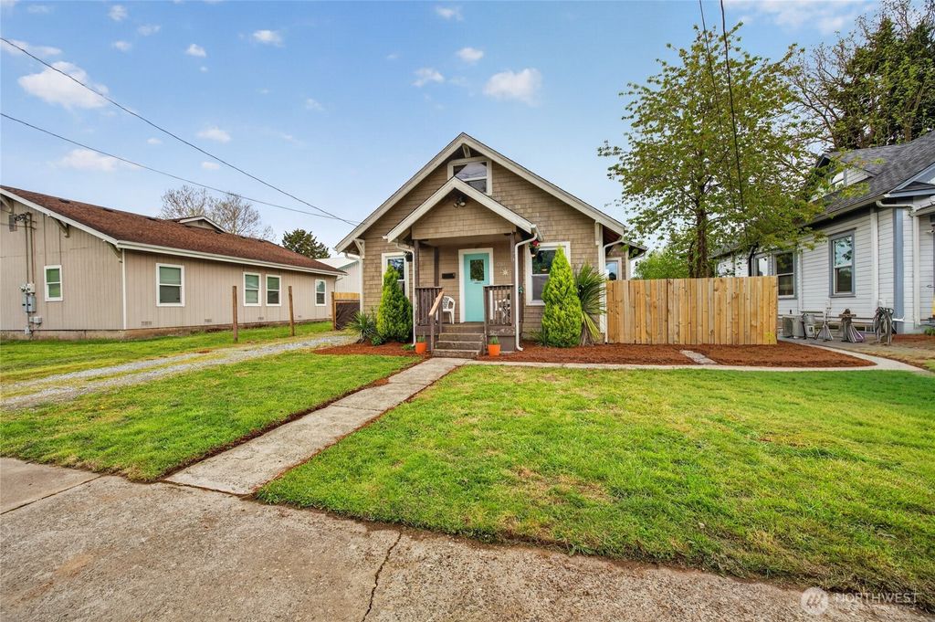 Photo of 1203 W Main St ST, Centralia, WA 98531 (MLS # 2514579)
