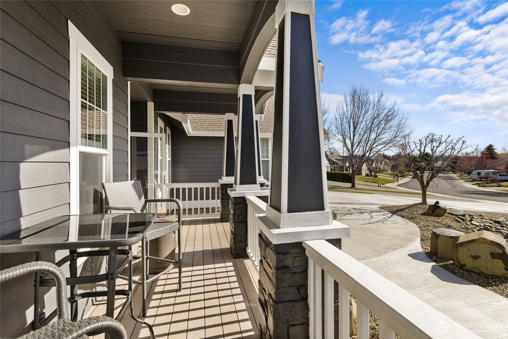 Photo of 1407 N Canterbury Drive, Ellensburg, WA 98926 (MLS # 2495096)