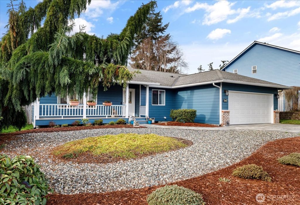 Photo of 727 SW Ottercrest Street, Oak Harbor, WA 98277 (MLS # 2463352)