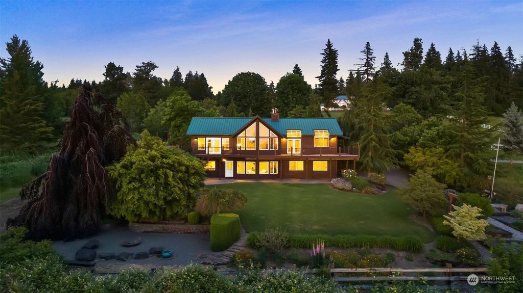 Photo of 32201 SE Mountain View Drive, Black Diamond, WA 98010 (MLS # 2251360)
