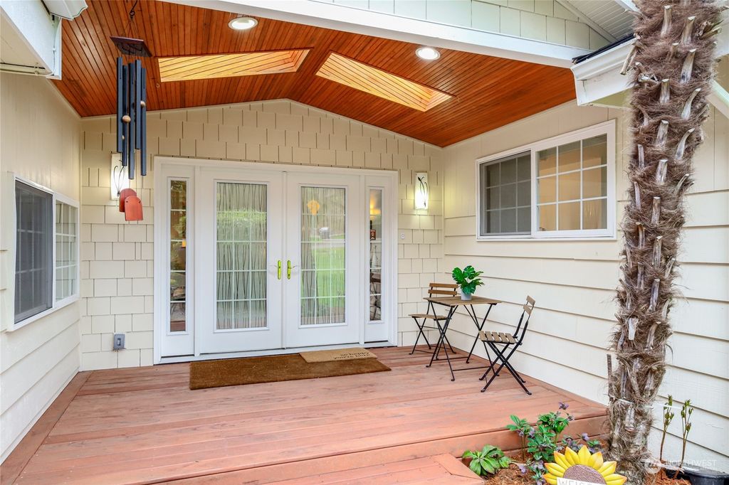 Photo of 202 SW 164th Place, Normandy Park, WA 98166 (MLS # 2212064)