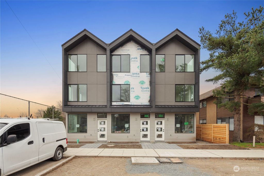 Photo of 2617 44th Avenue SW, Seattle, WA 98116 (MLS # 2201821)