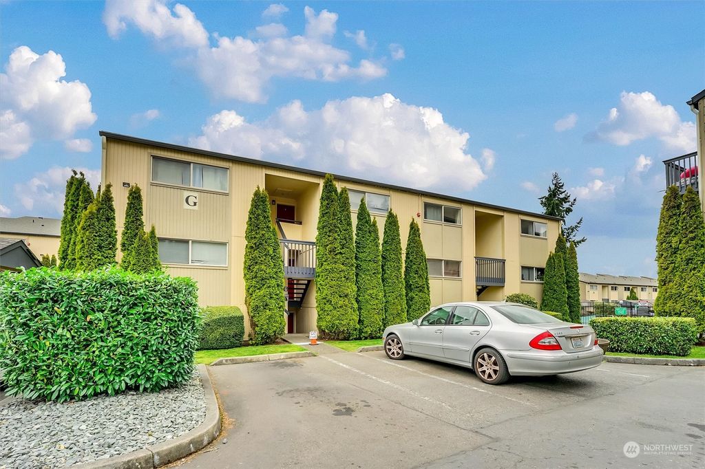 Photo of 31003 14th Avenue S #G4, Federal Way, WA 98003 (MLS # 2215232)