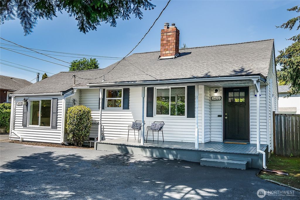 Photo of 1420 SW 160th Street, Burien, WA 98166 (MLS # 2370964)