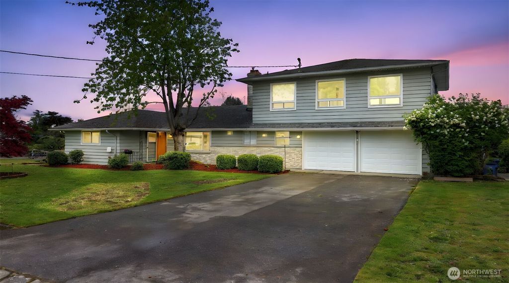 Photo of 22919 18th Avenue S, Des Moines, WA 98198 (MLS # 2377007)