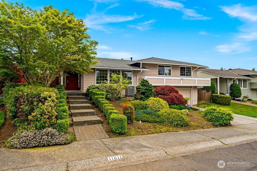 Photo of 11611 NE 135th Street, Kirkland, WA 98034 (MLS # 2367955)