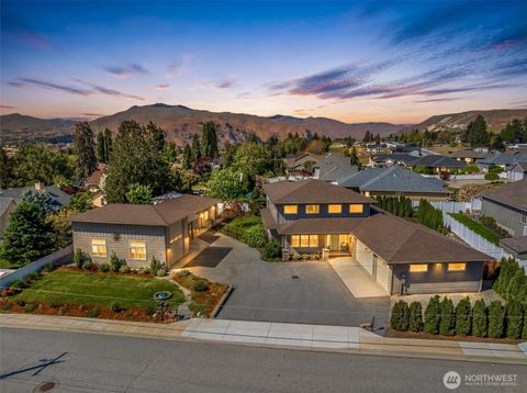 Photo of 185 31st Street NW, East Wenatchee, WA 98802 (MLS # 2517974)