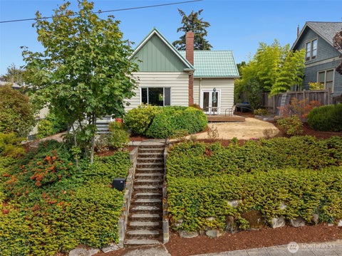 Photo of 3918 S Edmunds Street, Seattle, WA 98118 (MLS # 2574483)