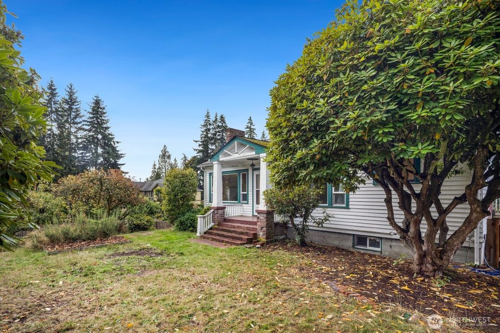 Photo of 18306 44th Avenue W, Lynnwood, WA 98037 (MLS # 2447094)