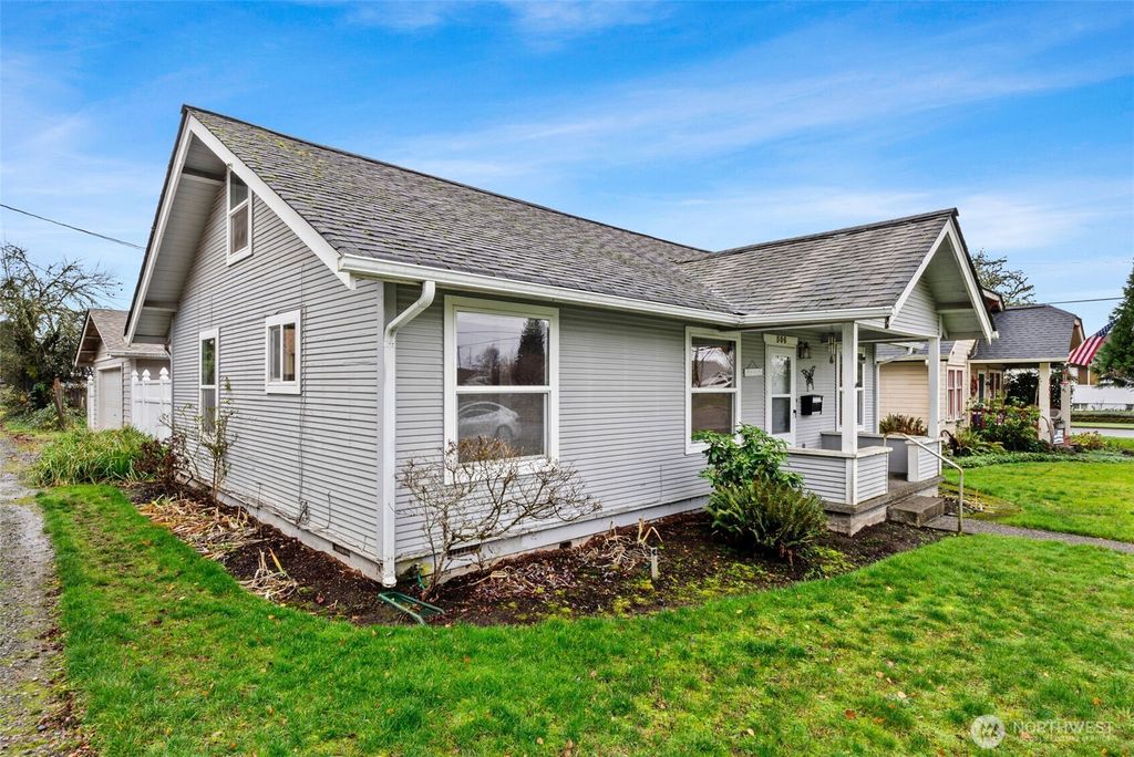 Photo of 506 E Locust Street, Centralia, WA 98531 (MLS # 2460500)