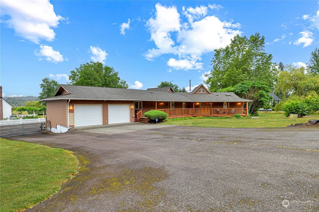 Photo of 40010 278th Avenue SE, Enumclaw, WA 98022 (MLS # 2270832)