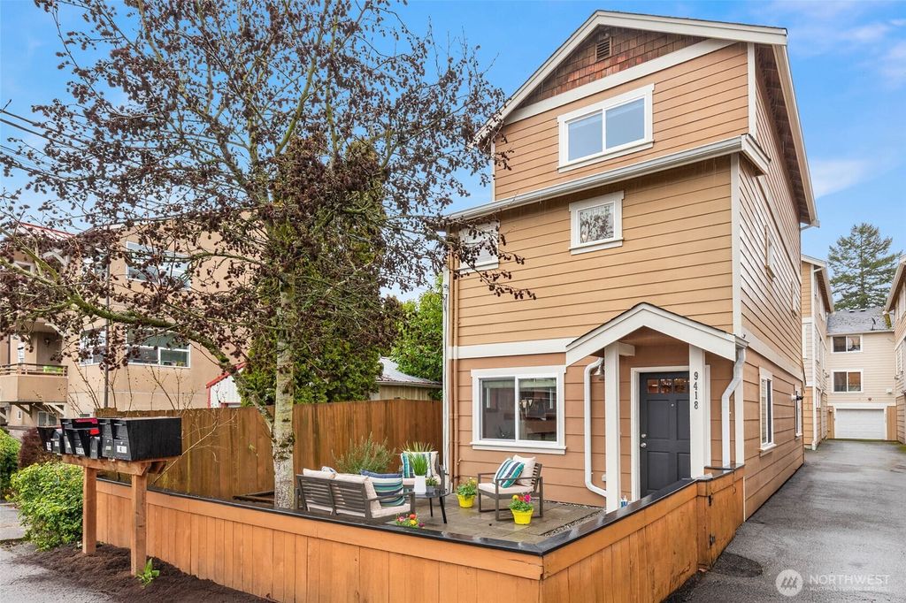 Photo of 9418 Fremont Avenue N, Seattle, WA 98103 (MLS # 2490337)