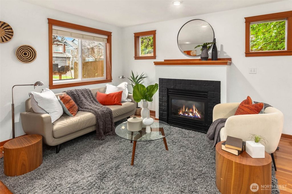 Photo of 9418 Fremont Avenue N, Seattle, WA 98103 (MLS # 2490337)