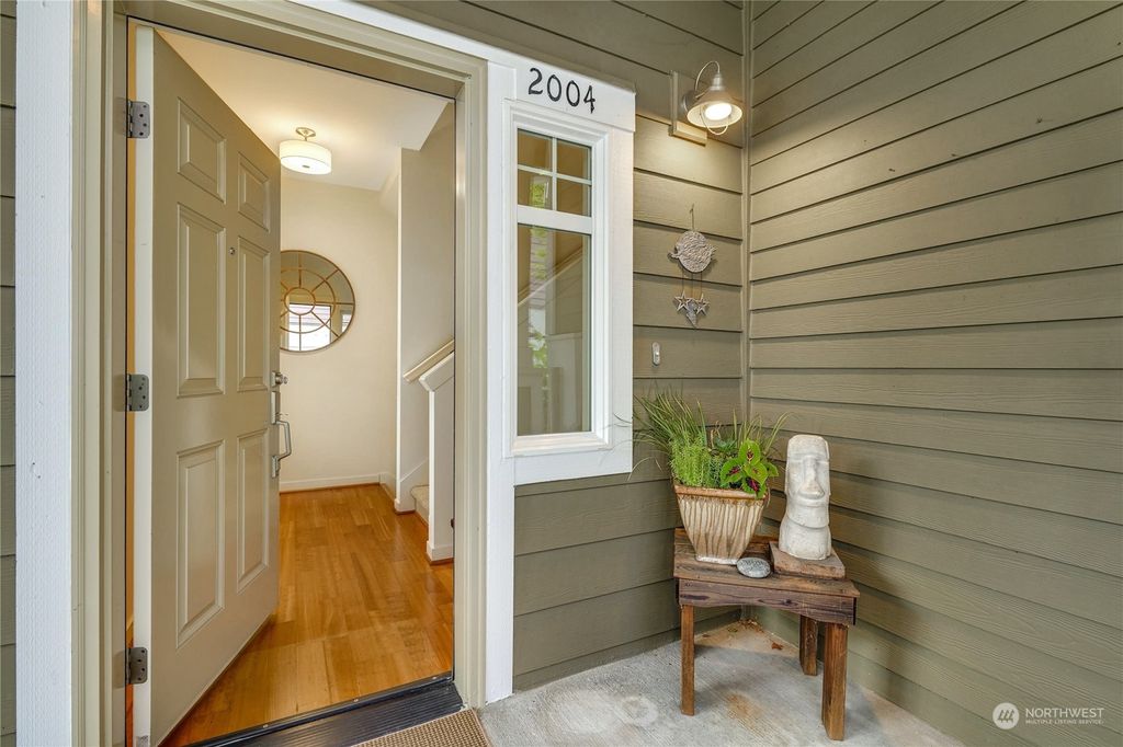 Photo of 2004 17th Avenue NE, Issaquah, WA 98029 (MLS # 2138837)