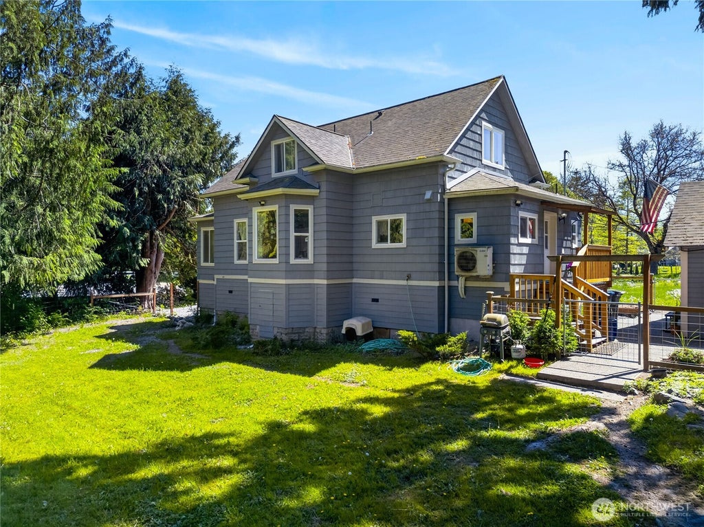 Photo of 2115 Valley Highway, Deming, WA 98244 (MLS # 2563930)