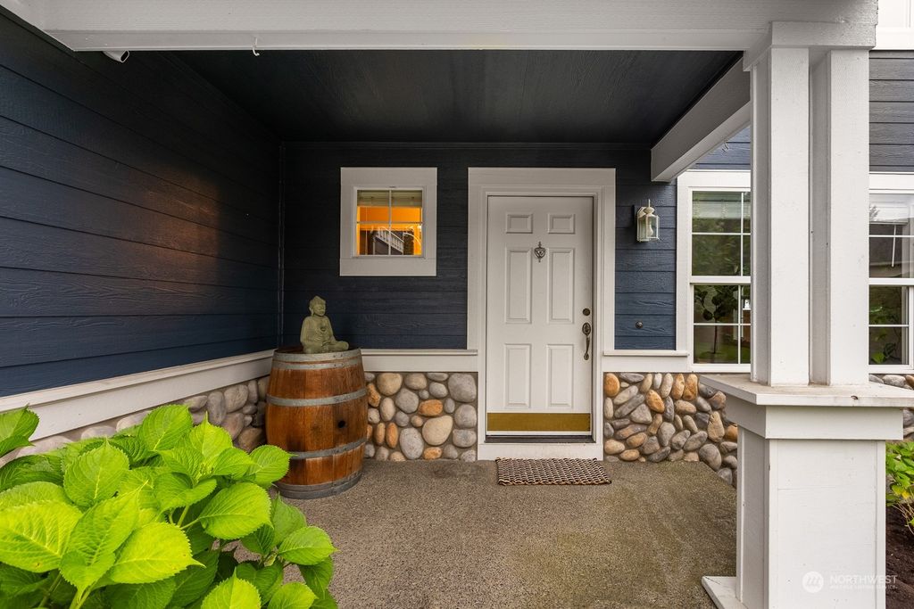 Photo of 2221 SE 2nd Pl, Renton, WA 98056 (MLS # 2290278)