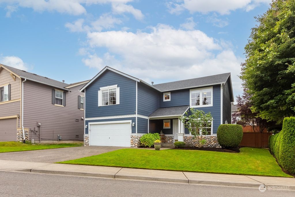 Photo of 2221 SE 2nd Pl, Renton, WA 98056 (MLS # 2290278)
