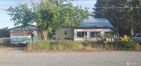 Photo of 24 McCormack Street, Brewster, WA 98812 (MLS # 2437690)