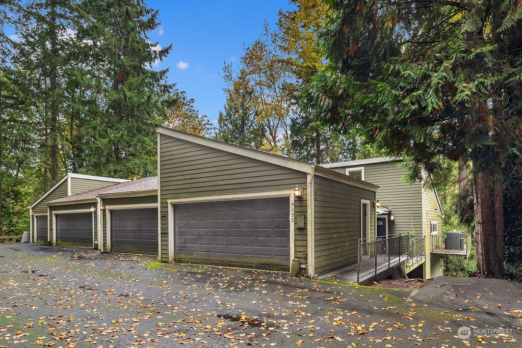 Photo of 4235 155th Place SE #4-1, Bellevue, WA 98006 (MLS # 2302366)