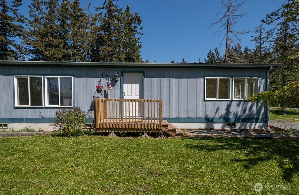 Photo of 1090 Paul Avenue, Oak Harbor, WA 98277 (MLS # 2512444)