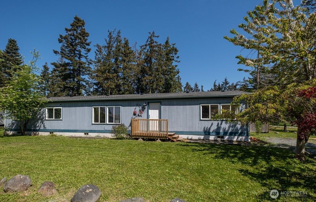 Photo of 1090 Paul Avenue, Oak Harbor, WA 98277 (MLS # 2512444)