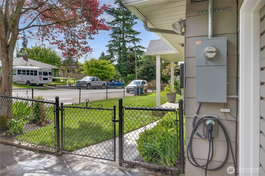 Photo of 704 Avenue K, Snohomish, WA 98290 (MLS # 2334788)