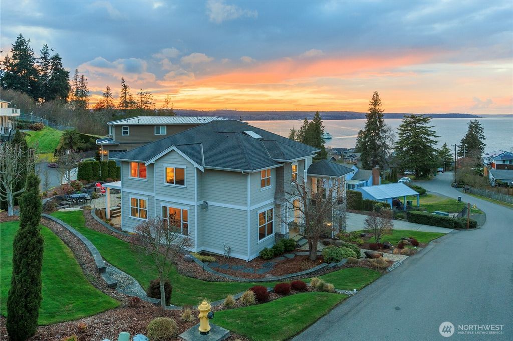 Photo of 401 LaMar Drive, Mukilteo, WA 98275 (MLS # 2346976)