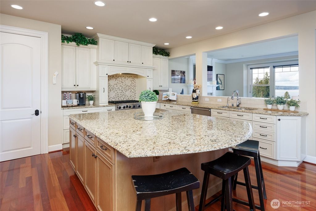 Photo of 401 LaMar Drive, Mukilteo, WA 98275 (MLS # 2346976)