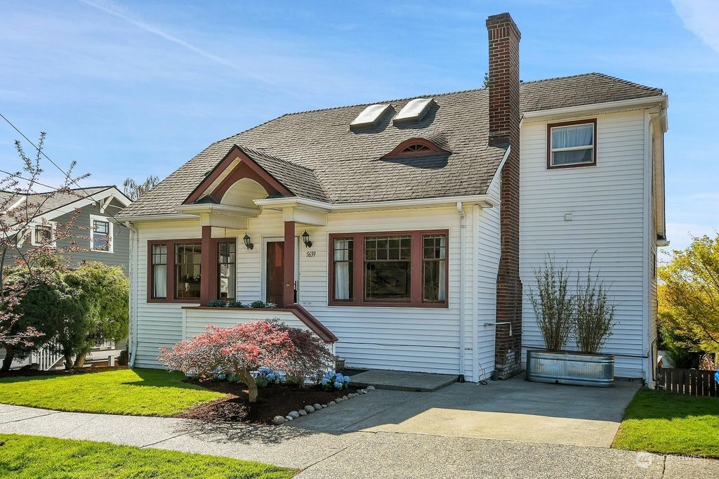 Photo of 5639 47th Avenue SW, Seattle, WA 98136 (MLS # 2217224)