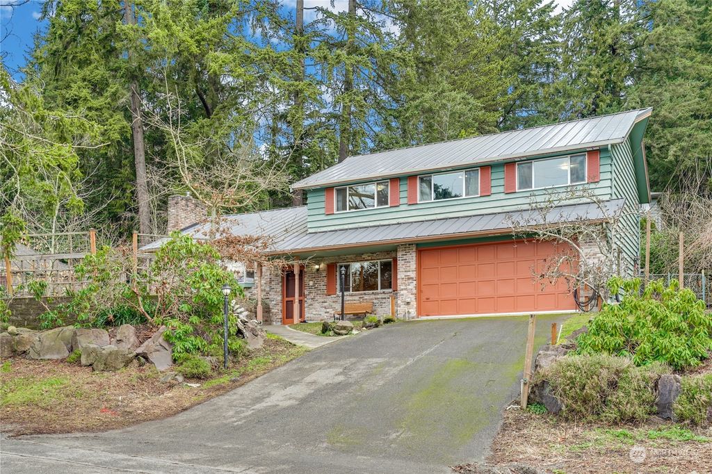 Photo of 18924 37th Avenue NE, Lake Forest Park, WA 98155 (MLS # 2193940)