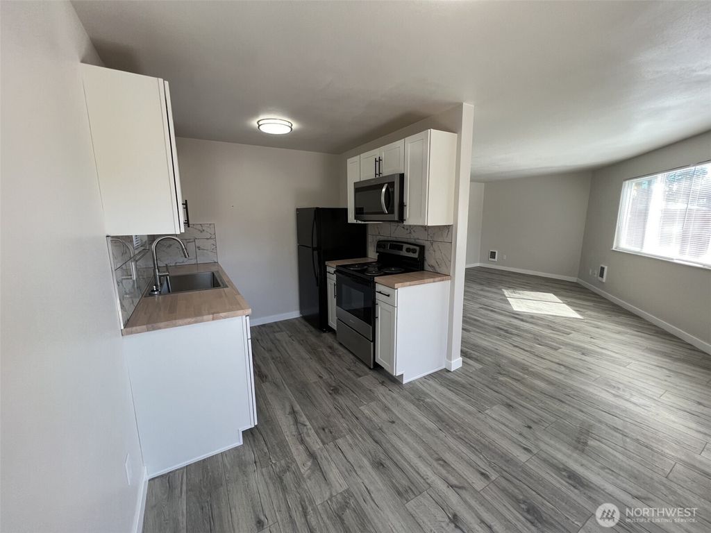 Photo of 1202 Harvey Rd Rd NE, Auburn, WA 98002 (MLS # 2422038)