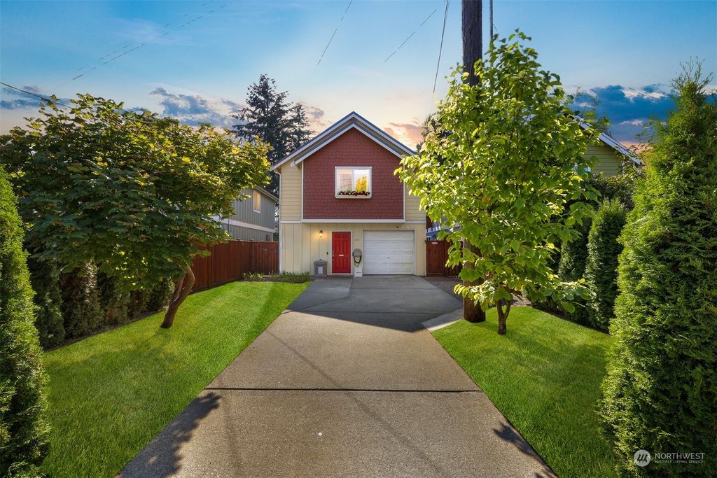 Photo of 815 SW Henderson Street, Seattle, WA 98106 (MLS # 1998543)