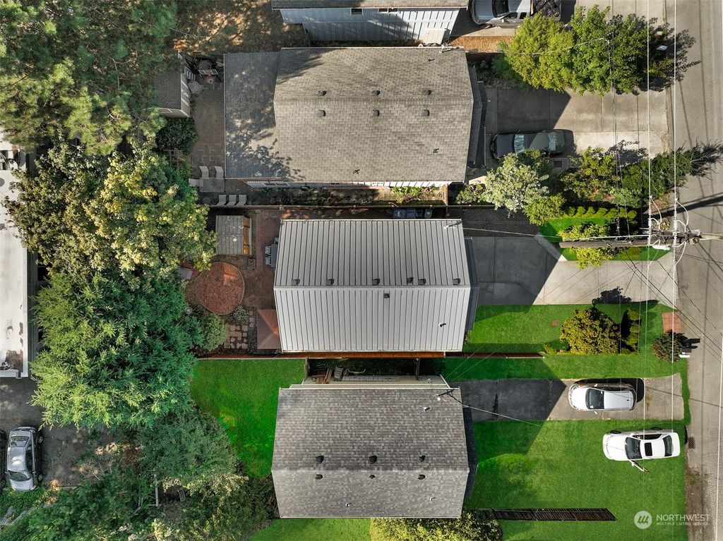 Photo of 815 SW Henderson Street, Seattle, WA 98106 (MLS # 1998543)