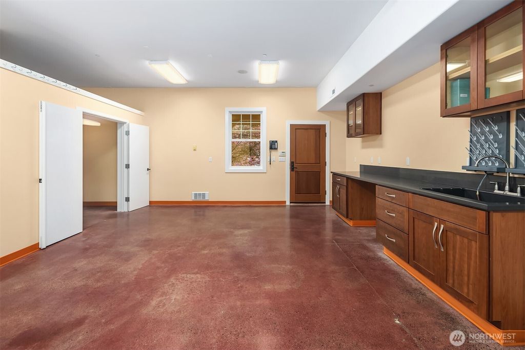 listing image 9369886345588307352