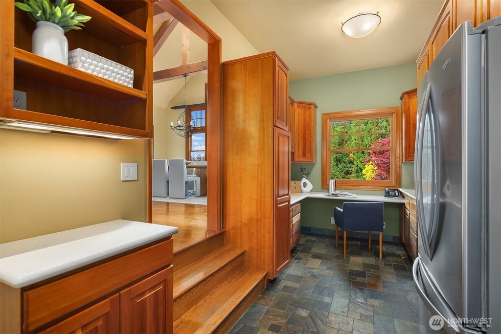 listing image 9364837101480108526