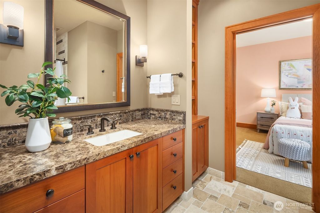 listing image 9367785901256101019