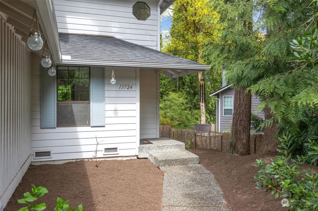 Photo of 13724 NE 87th Street, Redmond, WA 98052 (MLS # 2215935)