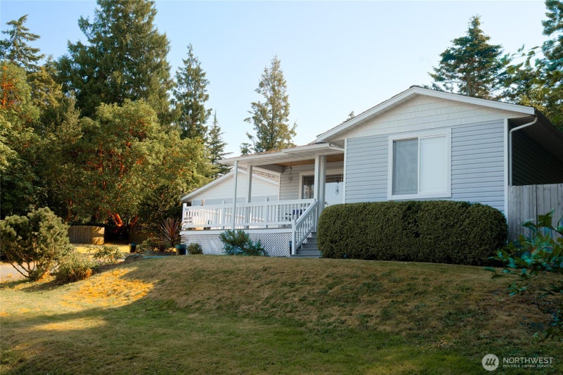 744 Shelter Bay Dr